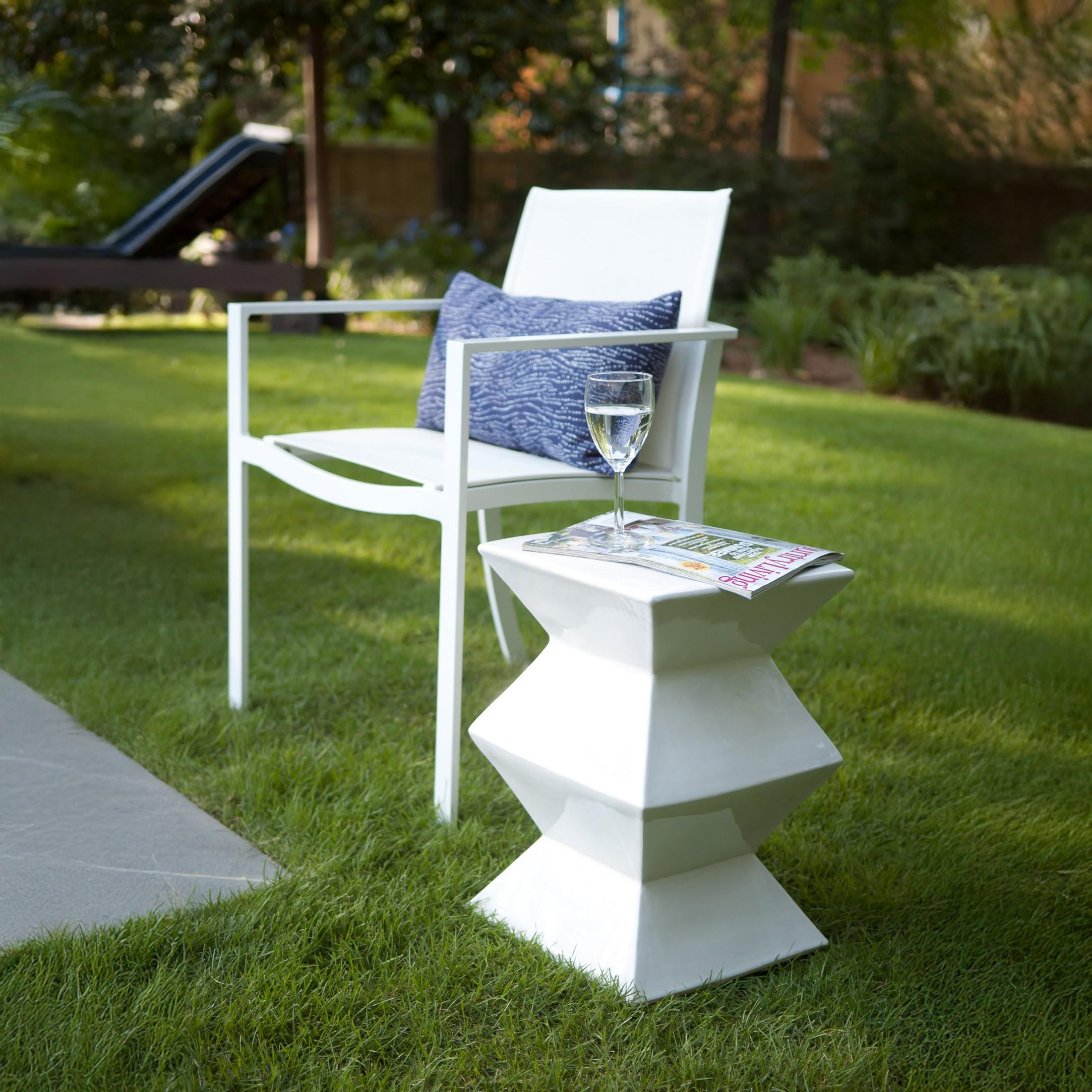 18 in. Zigzag Garden Stool